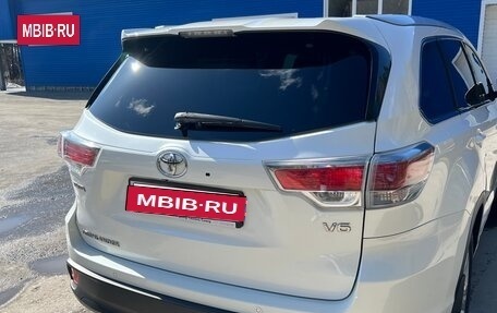 Toyota Highlander III, 2014 год, 3 199 000 рублей, 4 фотография