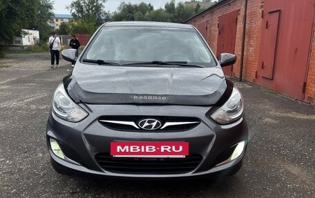 Hyundai Solaris II рестайлинг, 2011 год, 650 000 рублей, 3 фотография
