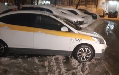 Hyundai Solaris II рестайлинг, 2016 год, 300 000 рублей, 3 фотография