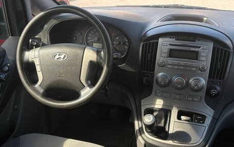 Hyundai H-1 II рестайлинг, 2011 год, 1 100 000 рублей, 11 фотография