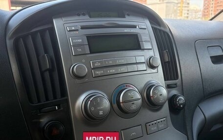 Hyundai H-1 II рестайлинг, 2011 год, 1 100 000 рублей, 13 фотография