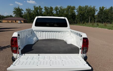 Toyota Hilux VIII, 2019 год, 3 800 000 рублей, 8 фотография