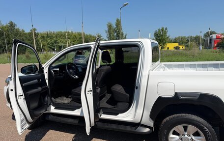 Toyota Hilux VIII, 2019 год, 3 800 000 рублей, 9 фотография