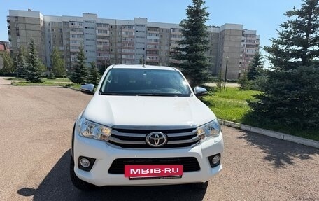 Toyota Hilux VIII, 2019 год, 3 800 000 рублей, 3 фотография