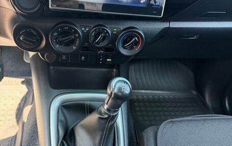 Toyota Hilux VIII, 2019 год, 3 800 000 рублей, 12 фотография