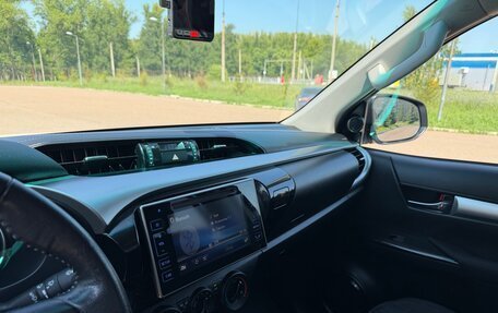 Toyota Hilux VIII, 2019 год, 3 800 000 рублей, 14 фотография