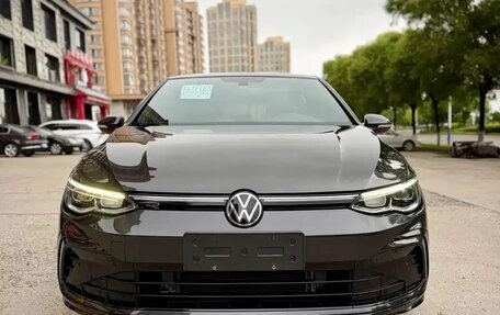 Volkswagen Golf VIII, 2023 год, 1 700 000 рублей, 2 фотография