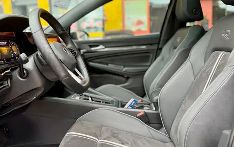 Volkswagen Golf VIII, 2023 год, 1 700 000 рублей, 10 фотография