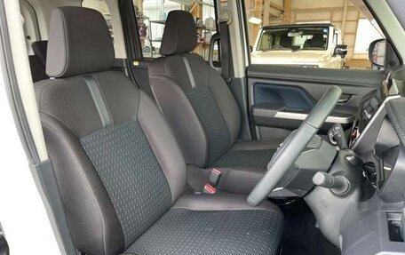 Toyota Roomy I, 2022 год, 930 300 рублей, 11 фотография