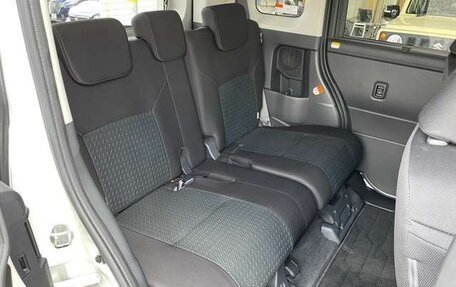 Toyota Roomy I, 2022 год, 930 300 рублей, 14 фотография