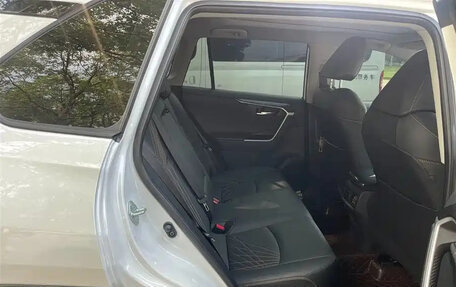 Toyota RAV4, 2024 год, 3 115 000 рублей, 10 фотография
