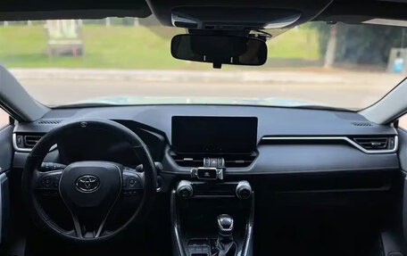 Toyota RAV4, 2024 год, 3 115 000 рублей, 11 фотография
