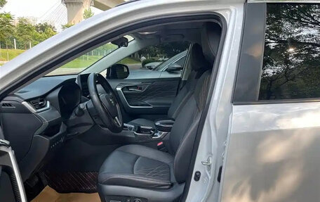 Toyota RAV4, 2024 год, 3 115 000 рублей, 7 фотография