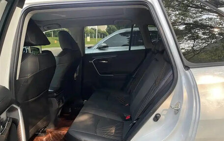 Toyota RAV4, 2024 год, 3 115 000 рублей, 9 фотография