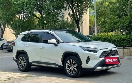 Toyota RAV4, 2024 год, 3 115 000 рублей, 3 фотография