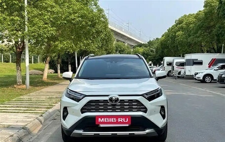 Toyota RAV4, 2024 год, 3 115 000 рублей, 2 фотография