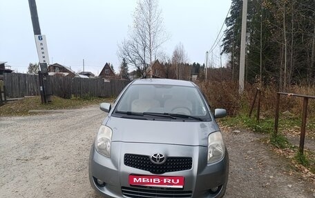 Toyota Yaris III рестайлинг, 2007 год, 630 000 рублей, 1 фотография