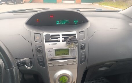 Toyota Yaris III рестайлинг, 2007 год, 630 000 рублей, 5 фотография