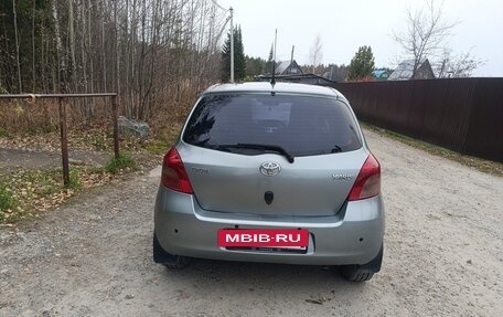Toyota Yaris III рестайлинг, 2007 год, 630 000 рублей, 2 фотография