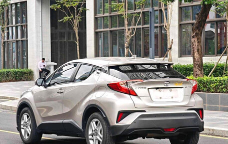 Toyota C-HR I рестайлинг, 2022 год, 3 371 000 рублей, 2 фотография