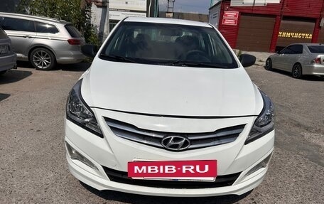 Hyundai Solaris II рестайлинг, 2016 год, 692 000 рублей, 3 фотография