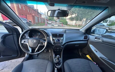 Hyundai Solaris II рестайлинг, 2015 год, 650 000 рублей, 5 фотография