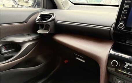Toyota Yaris Cross, 2023 год, 1 480 100 рублей, 33 фотография