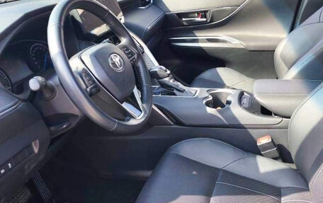 Toyota Harrier, 2023 год, 6 680 000 рублей, 4 фотография