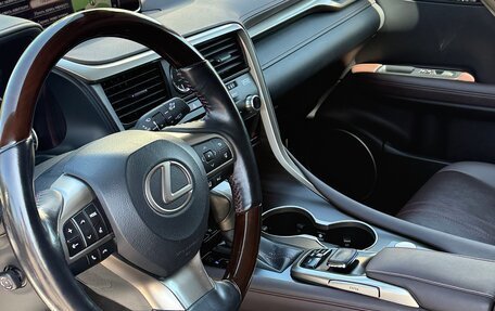 Lexus RX IV рестайлинг, 2019 год, 5 600 000 рублей, 3 фотография