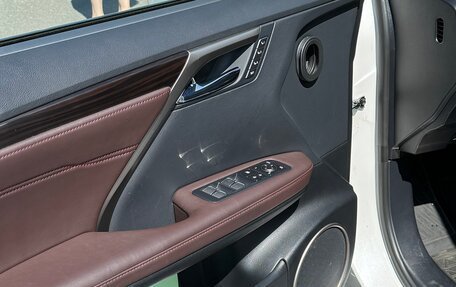 Lexus RX IV рестайлинг, 2019 год, 5 600 000 рублей, 4 фотография