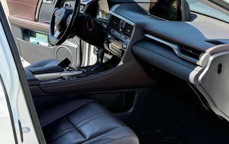 Lexus RX IV рестайлинг, 2019 год, 5 600 000 рублей, 8 фотография