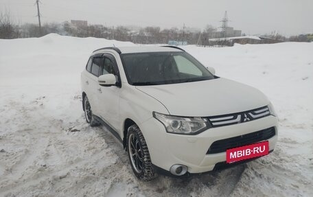Mitsubishi Outlander III рестайлинг 3, 2013 год, 1 350 000 рублей, 3 фотография