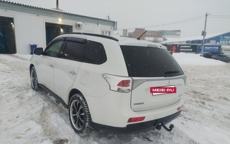 Mitsubishi Outlander III рестайлинг 3, 2013 год, 1 350 000 рублей, 4 фотография