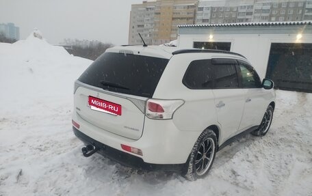 Mitsubishi Outlander III рестайлинг 3, 2013 год, 1 350 000 рублей, 5 фотография