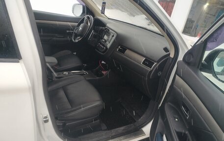 Mitsubishi Outlander III рестайлинг 3, 2013 год, 1 350 000 рублей, 11 фотография