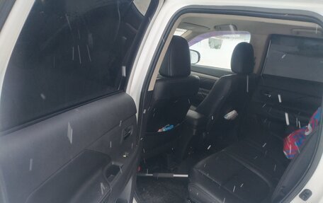 Mitsubishi Outlander III рестайлинг 3, 2013 год, 1 350 000 рублей, 7 фотография