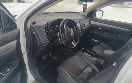 Mitsubishi Outlander III рестайлинг 3, 2013 год, 1 350 000 рублей, 10 фотография