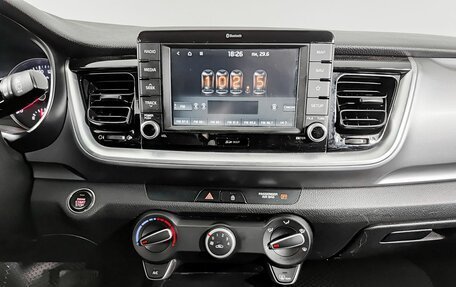 KIA Stonic, 2018 год, 1 300 000 рублей, 18 фотография