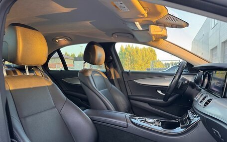 Mercedes-Benz E-Класс, 2019 год, 2 990 000 рублей, 24 фотография