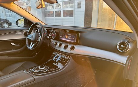 Mercedes-Benz E-Класс, 2019 год, 2 990 000 рублей, 23 фотография