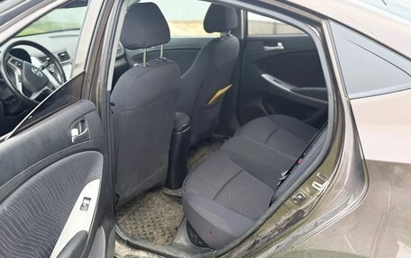 Hyundai Solaris II рестайлинг, 2015 год, 860 000 рублей, 1 фотография