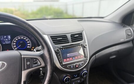 Hyundai Solaris II рестайлинг, 2015 год, 860 000 рублей, 2 фотография