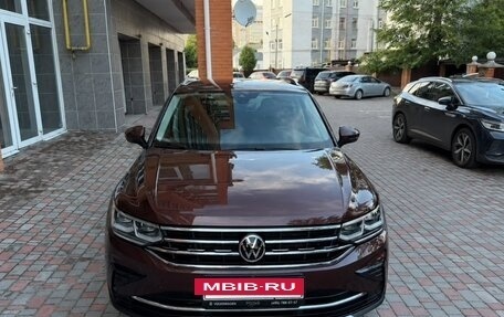 Volkswagen Tiguan II, 2021 год, 3 270 000 рублей, 2 фотография