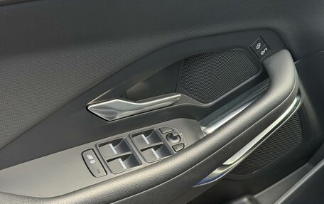 Jaguar E-Pace, 2018 год, 1 750 000 рублей, 33 фотография