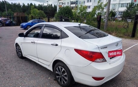 Hyundai Solaris II рестайлинг, 2013 год, 365 000 рублей, 4 фотография