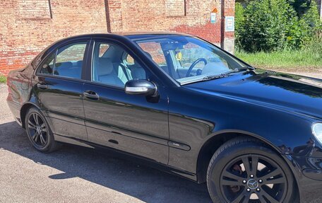 Mercedes-Benz C-Класс, 2005 год, 800 000 рублей, 4 фотография