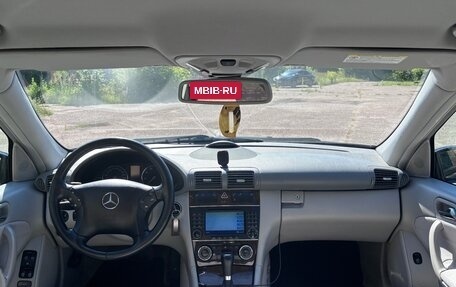 Mercedes-Benz C-Класс, 2005 год, 800 000 рублей, 8 фотография