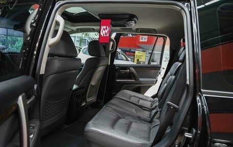 Toyota Land Cruiser 200, 2010 год, 2 590 000 рублей, 8 фотография