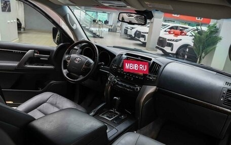 Toyota Land Cruiser 200, 2010 год, 2 590 000 рублей, 12 фотография