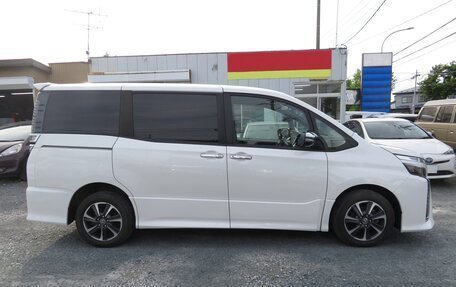 Toyota Voxy III, 2021 год, 1 915 000 рублей, 8 фотография